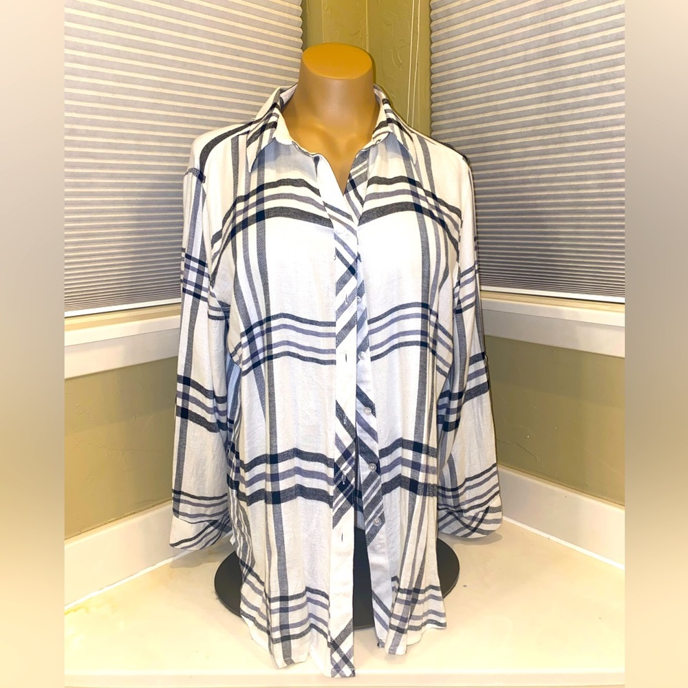 Chic White Long Sleeve Flannel with Striking Black Stripes